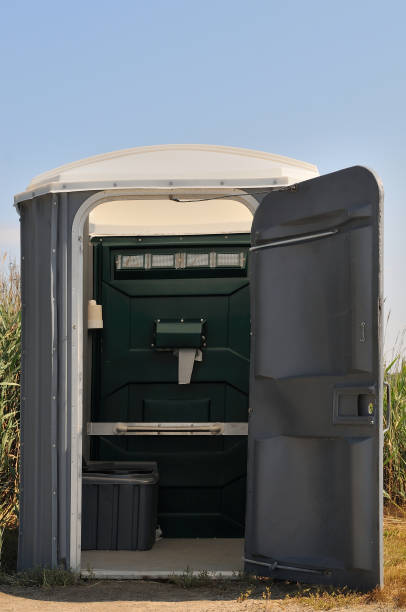 Best Portable bathroom rental  in Cleves, OH